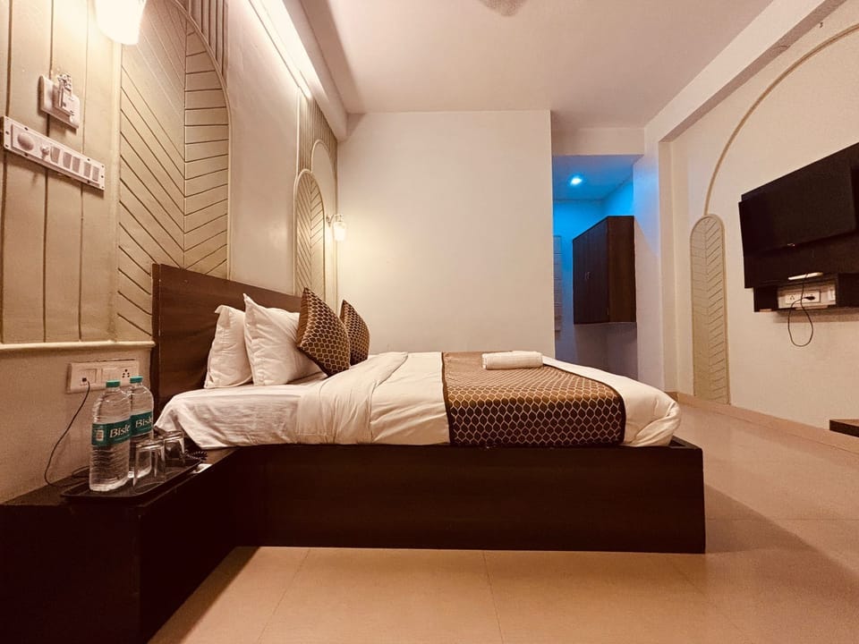 Premium Room | Egyptian cotton sheets, premium bedding, memory foam beds, in-room safe