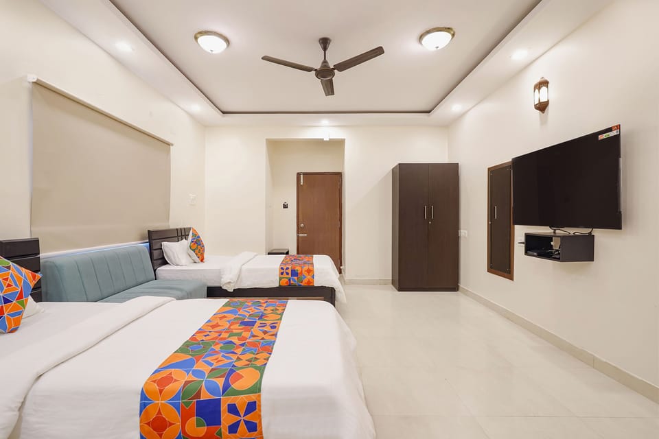 Egyptian cotton sheets, premium bedding, in-room safe, free WiFi