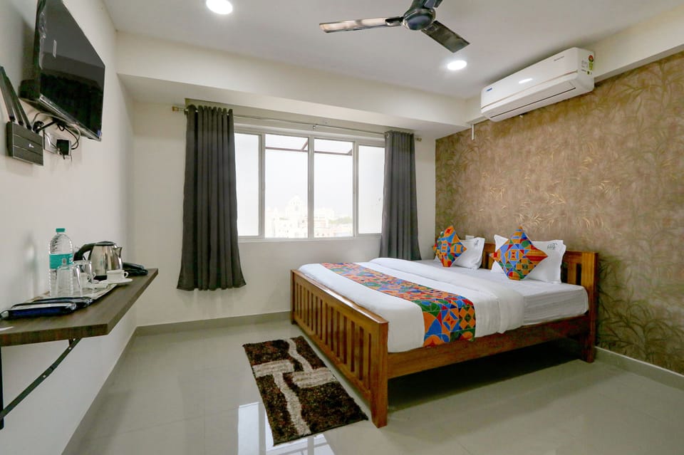 Egyptian cotton sheets, premium bedding, pillowtop beds, in-room safe