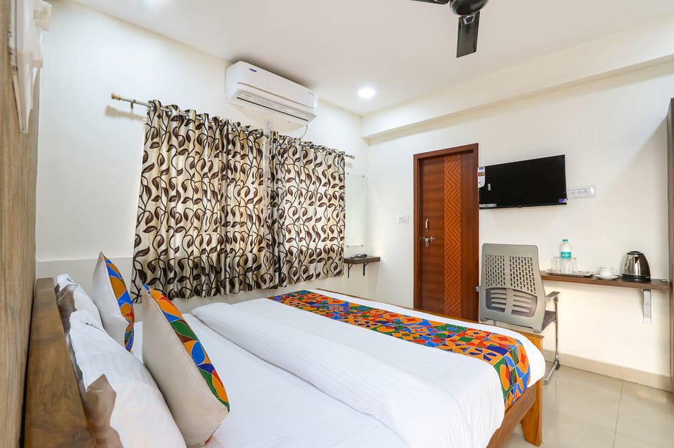 Egyptian cotton sheets, premium bedding, pillowtop beds, in-room safe