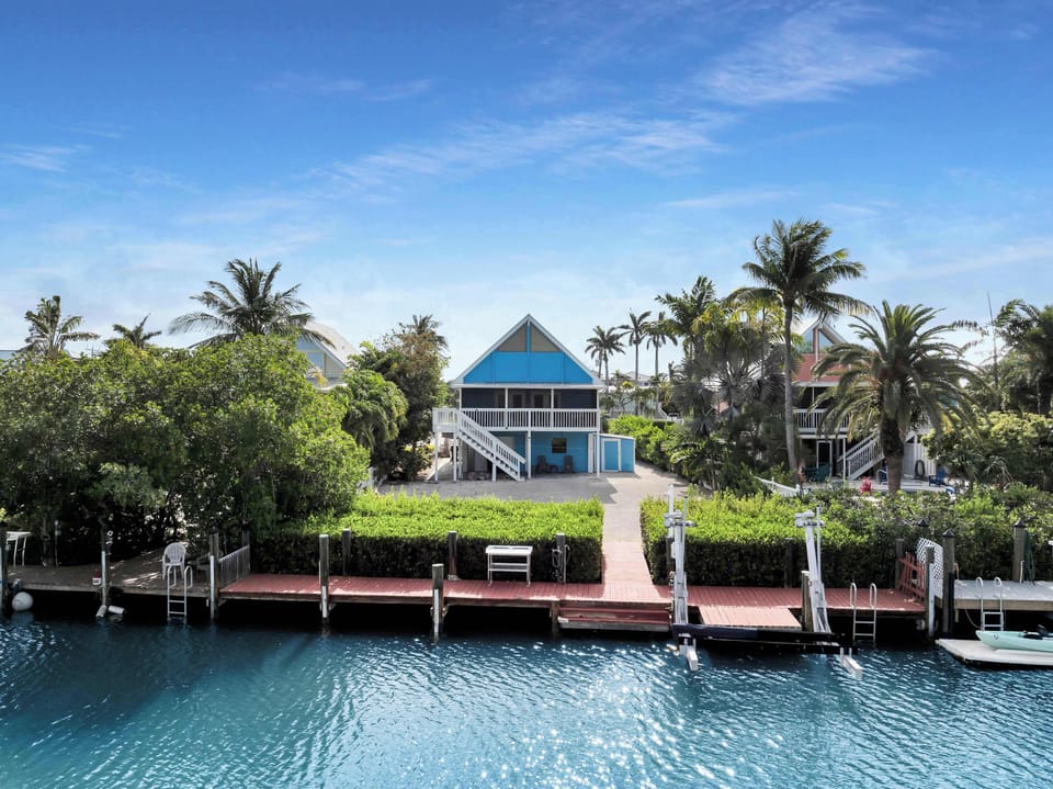 35 feet of dock space for boats.  60 feet of water frontage! 
Note:guests do not have access to the boat lift
