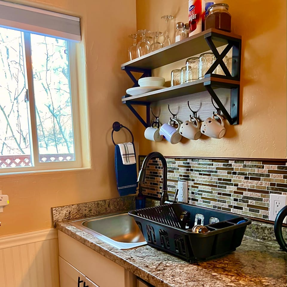 Traditional Cabin, 2 Queen Beds, Kitchenette | Private kitchen | Mini-fridge, microwave, coffee/tea maker, electric kettle