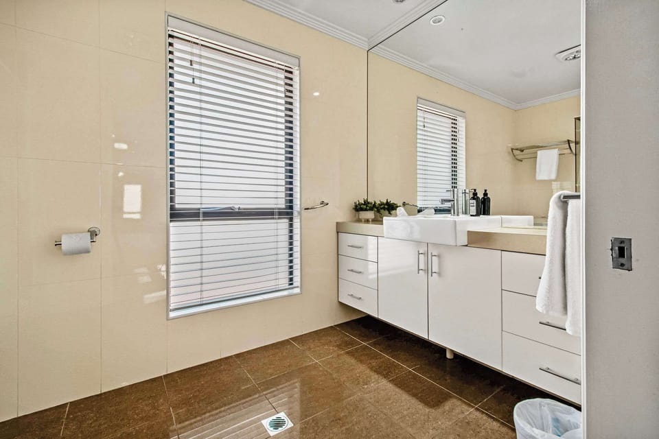 Bathroom 1 - Ensuite, Shower, Toilet + Hair Dryer