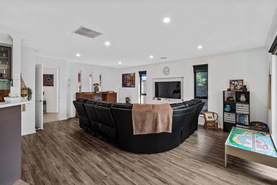 Living Room + Smart TV