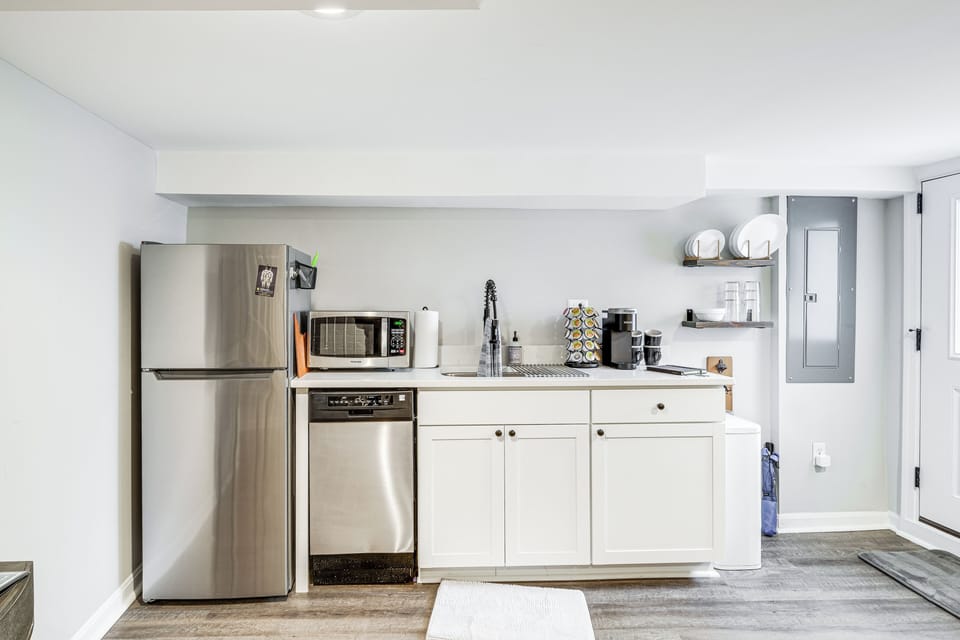Kitchenette | Dishwasher | Keurig Coffee Maker | Microwave | Toaster