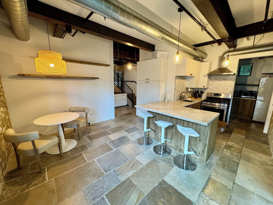 Kitchen and breakfast table