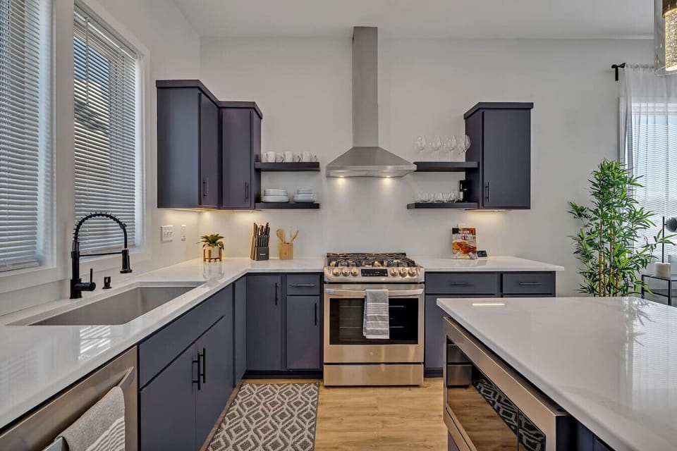 Fully loaded full size kitchen, variety of cooking appliances, bar seating, cleaning supplies