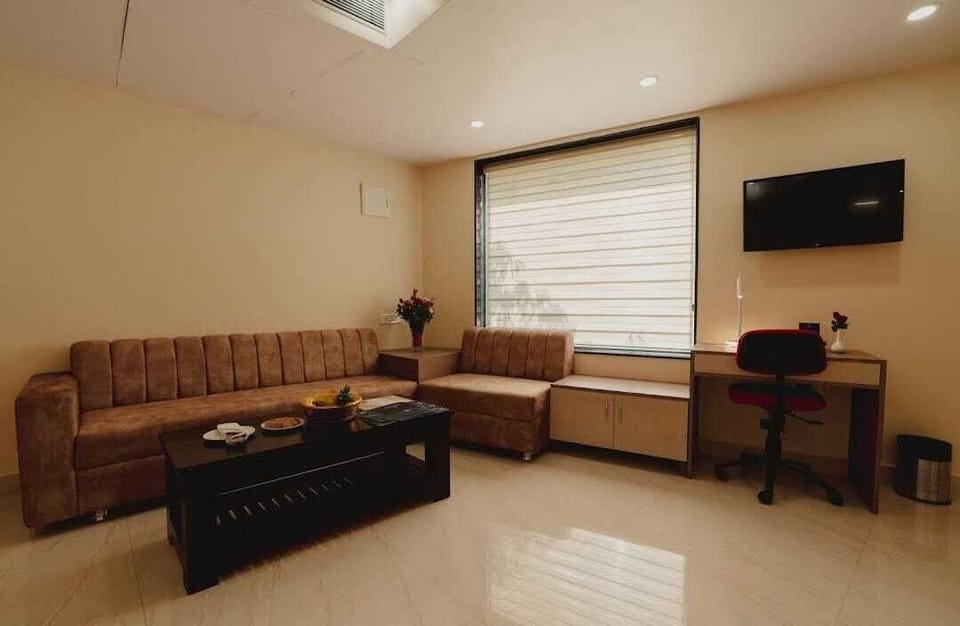 Classic Room | Desk, laptop workspace, WiFi (free)