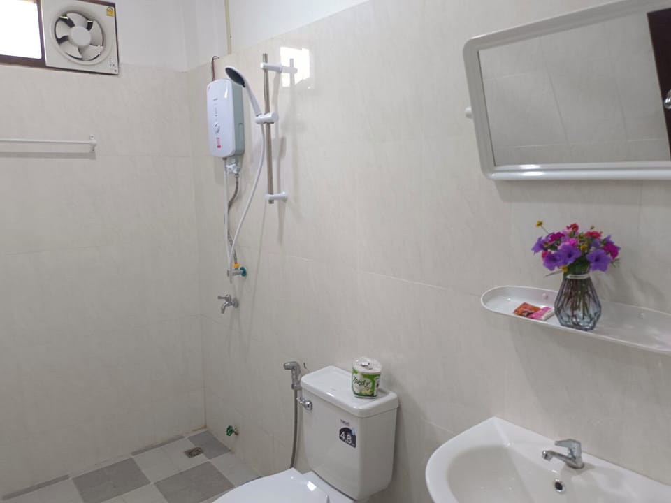 Standard Double Room, Balcony, Garden View | Bathroom shower