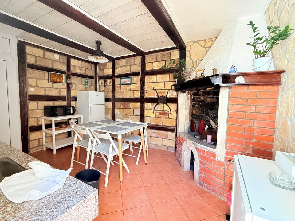 Apartment, Patio, Garden View | Private kitchen | Fridge, stovetop, dishwasher, cookware/dishes/utensils