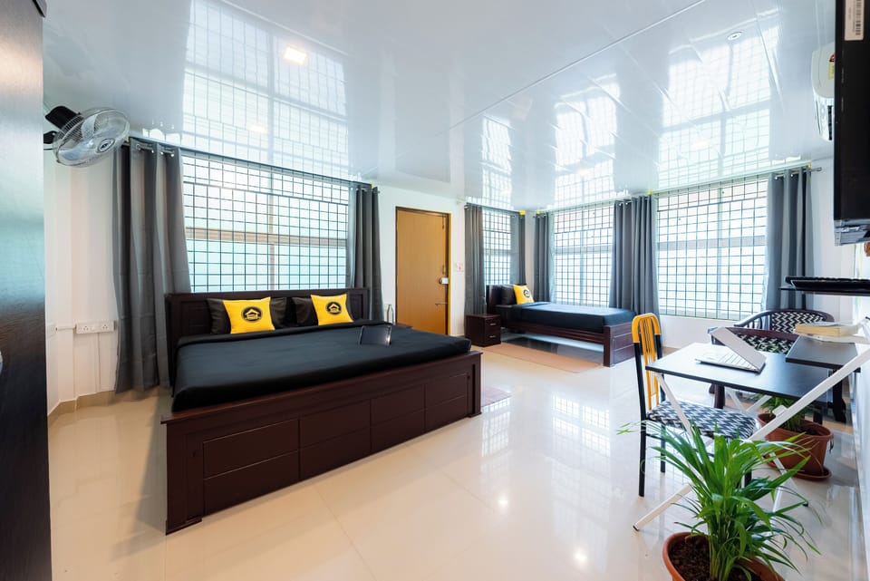 Deluxe Cottage | Blackout drapes, iron/ironing board, free WiFi, bed sheets
