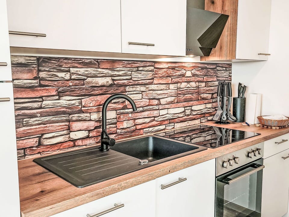 Kitchen, Countertop, Houseplant, Flowerpot, Plumbing Fixture, Tap, Plumbing