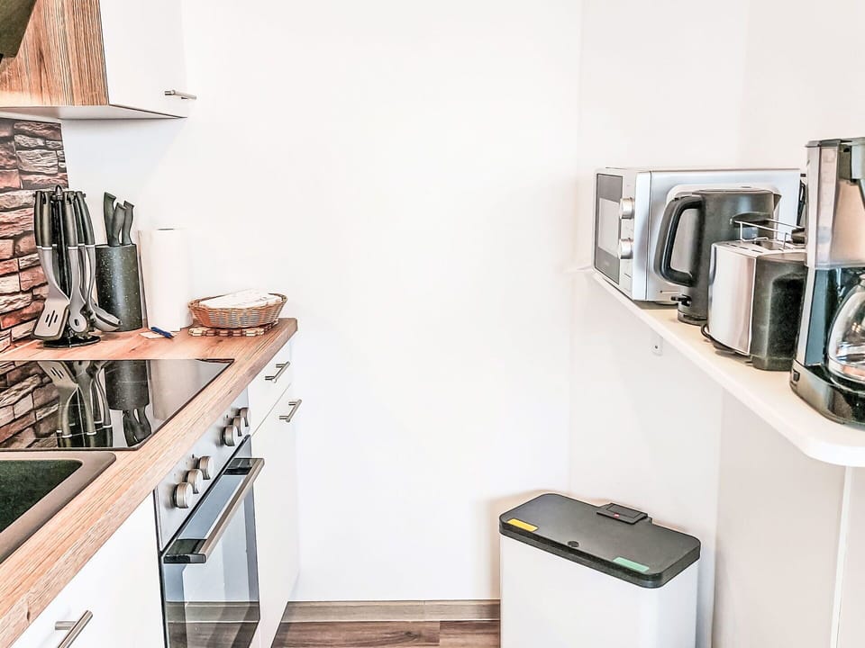 Kitchen Appliance, Kitchen, Major Appliance, Home Appliance, Interior Design, Small Appliance, Countertop, Room, Plumbing Fixture