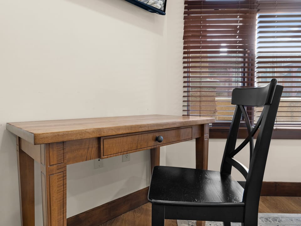 Desk / Work Space