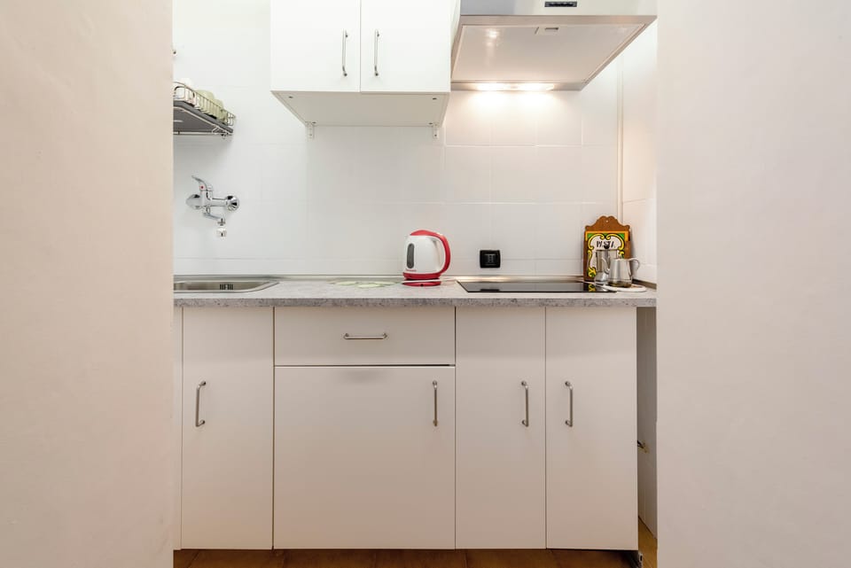 Apartment, 2 Bedrooms | Private kitchen | Stovetop, dining tables