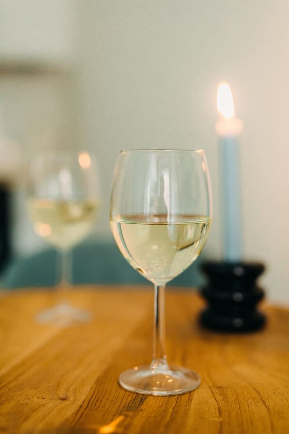 Ein Glas Wein, ein warmes Licht – der perfekte Moment zum Abschalten. Lass den Tag ausklingen und genieße die ruhige Atmosphäre unserer stilvollen Unterkunft. Hier kannst du dich fallen lassen, tief durchatmen und einfach den Augenblick genießen.