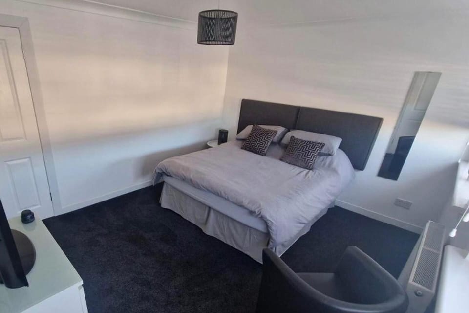 2 bedrooms, iron/ironing board, WiFi (free), bed sheets