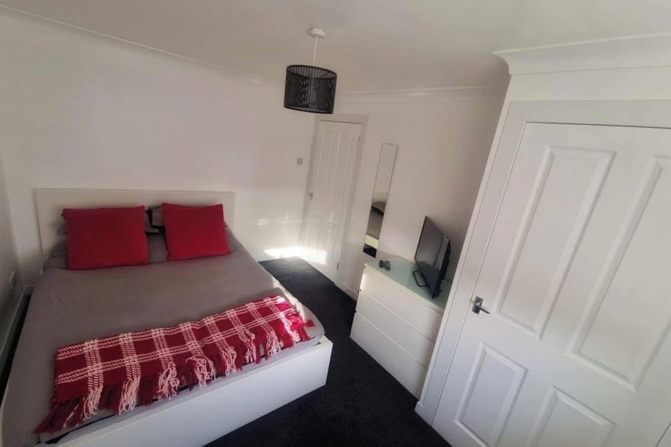 House | 2 bedrooms, iron/ironing board, free WiFi, bed sheets