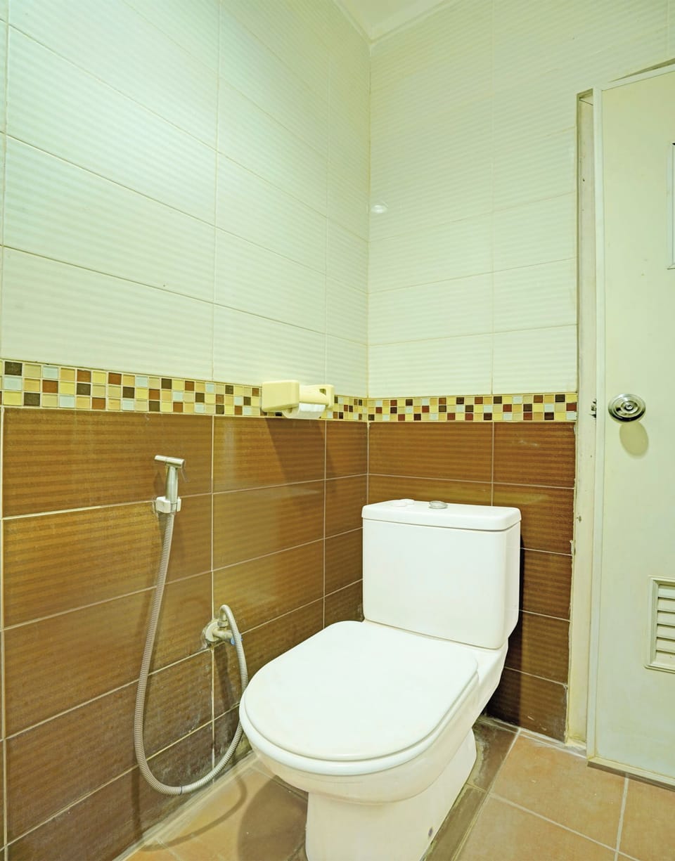 Shower, towels, soap, shampoo