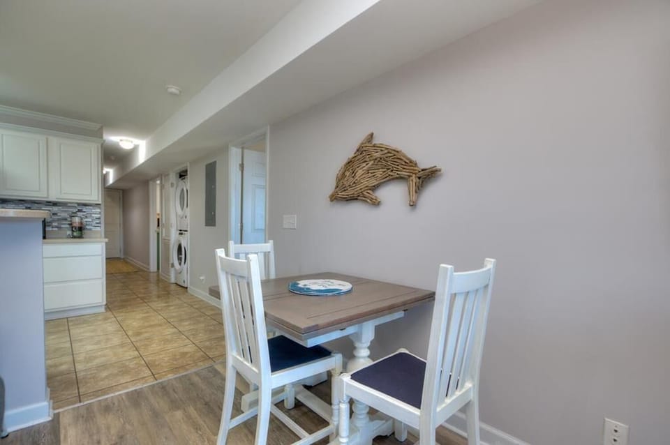 Dining Area
GW.3-31-25