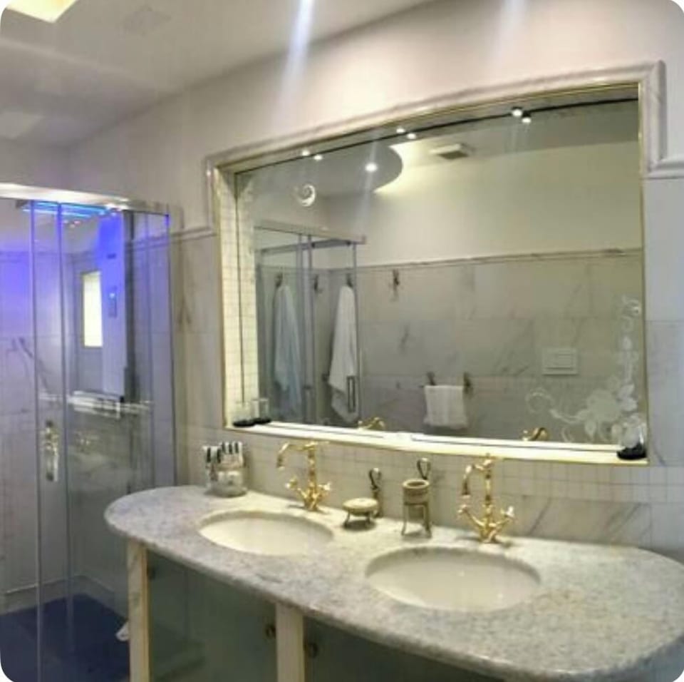 Shower, hair dryer, bathrobes, slippers