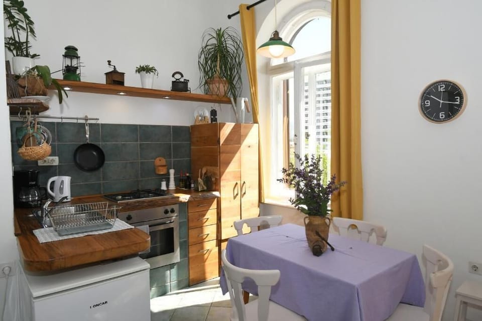 Apartment, Park View | Private kitchen | Fridge, oven, stovetop, cookware/dishes/utensils