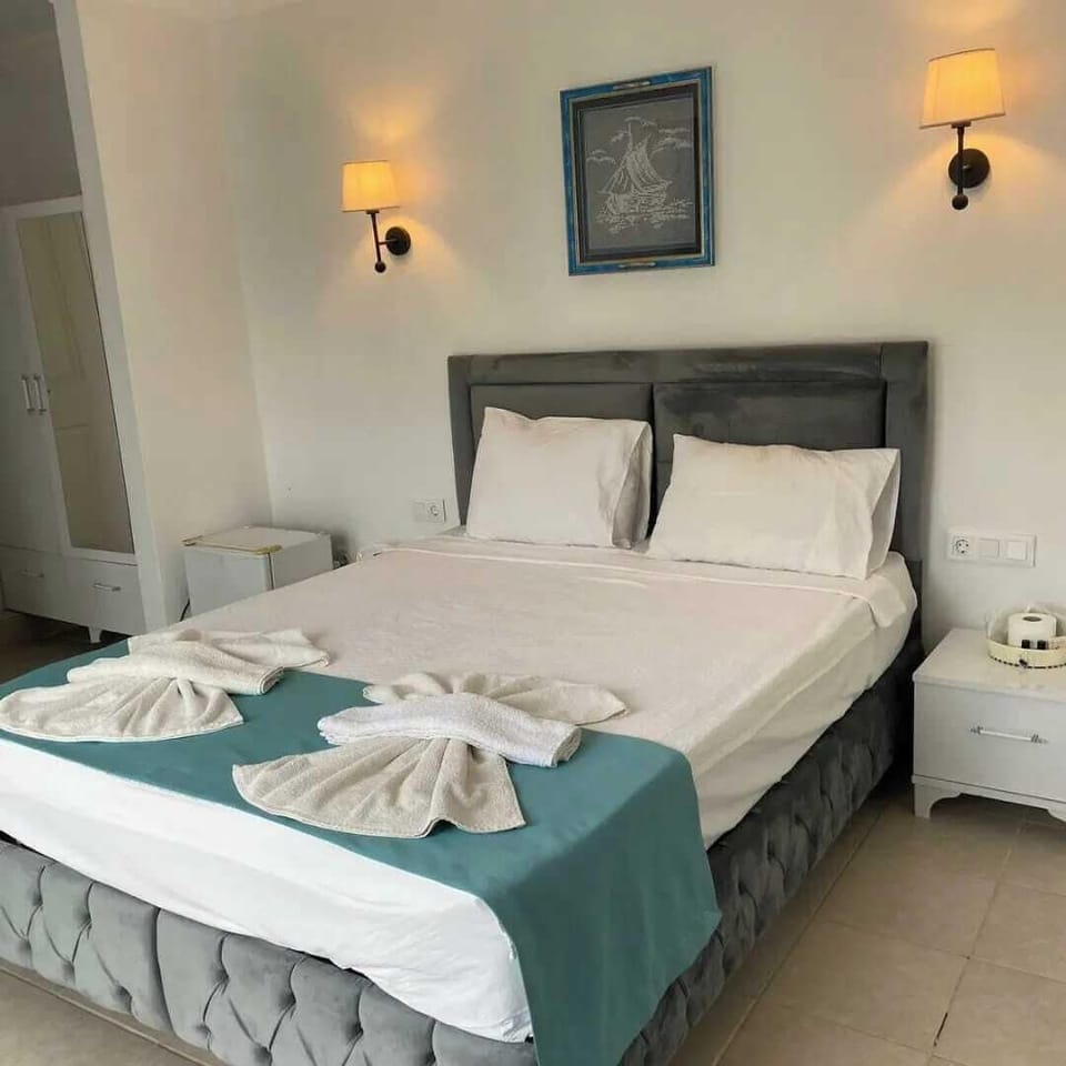 Standard Studio Suite, Partial Sea View, Beachfront | Bed sheets