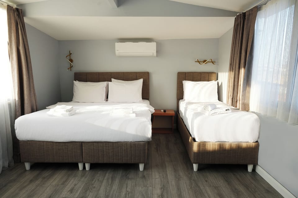 Pent House | Egyptian cotton sheets, premium bedding, desk, free cribs/infant beds