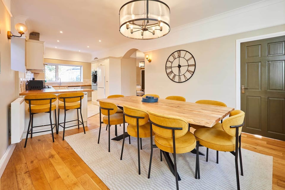 Louvaine House, Witton Gilbert - Host & Stay