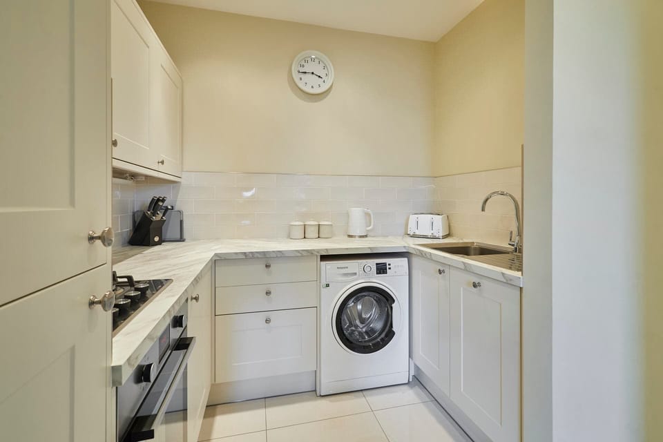 3 Metropole Towers, Whitby - Host & Stay