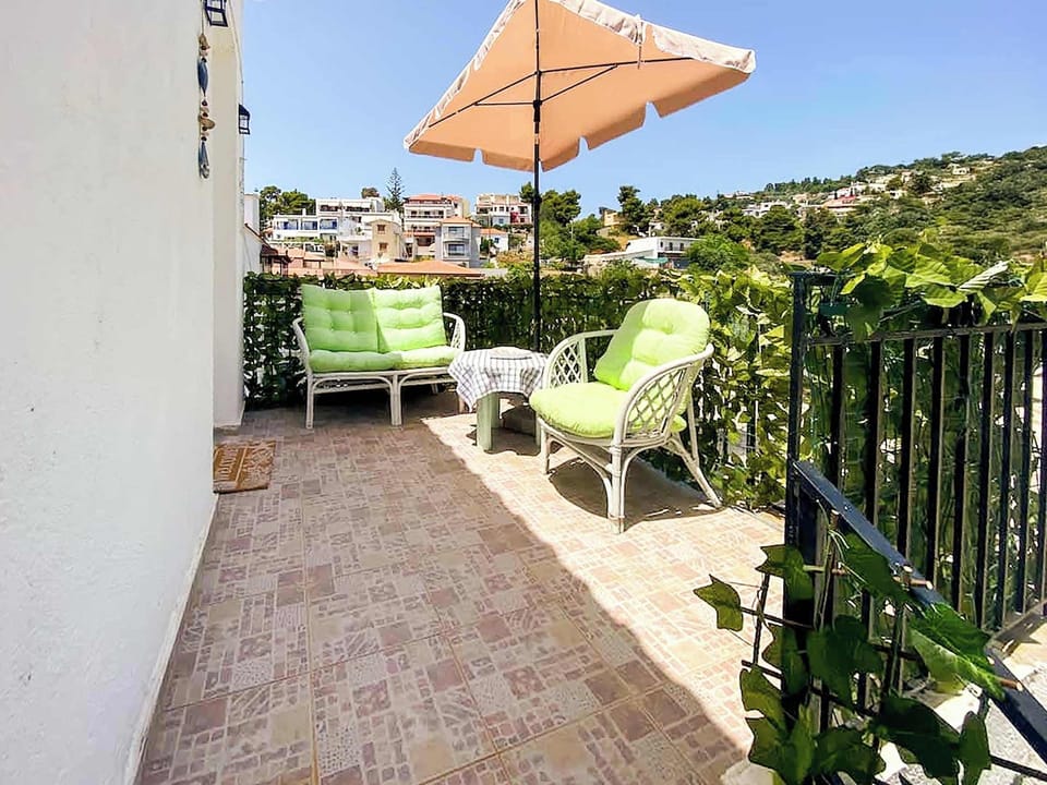 Outdoor Seating Area – Peaceful Spot to Relax
Shaded and tiled patio space for enjoying a book or a quiet drink outdoors.