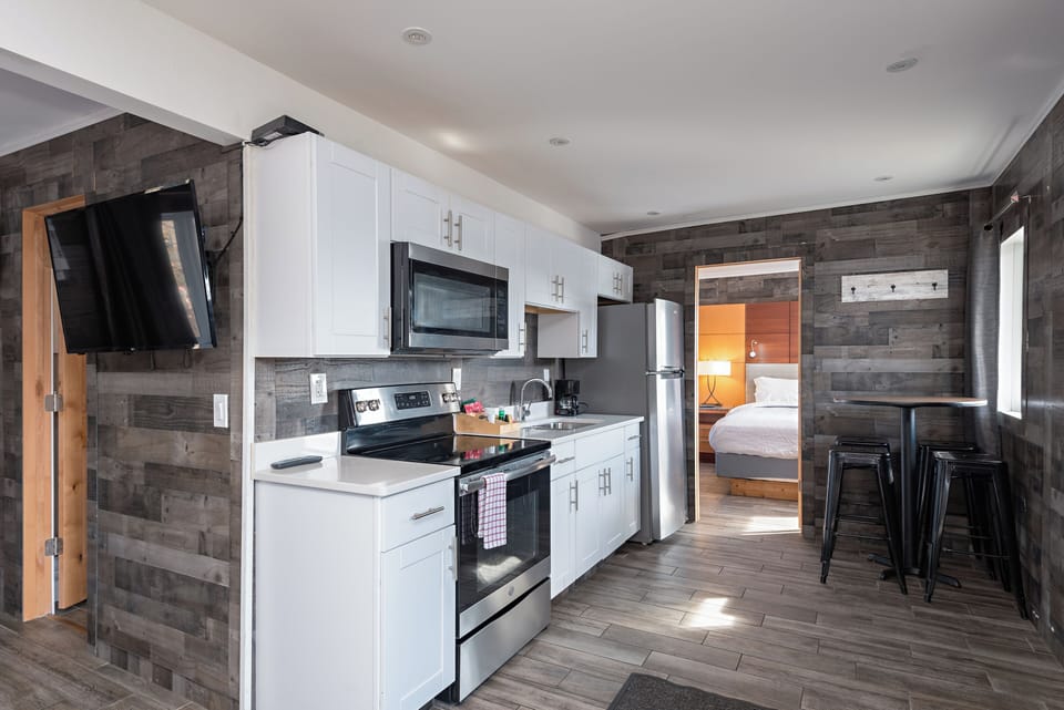 Standard Room, Multiple Beds, Kitchenette (No Lakeview & Pet Friendly) | Private kitchen | Fridge, microwave, coffee/tea maker, toaster