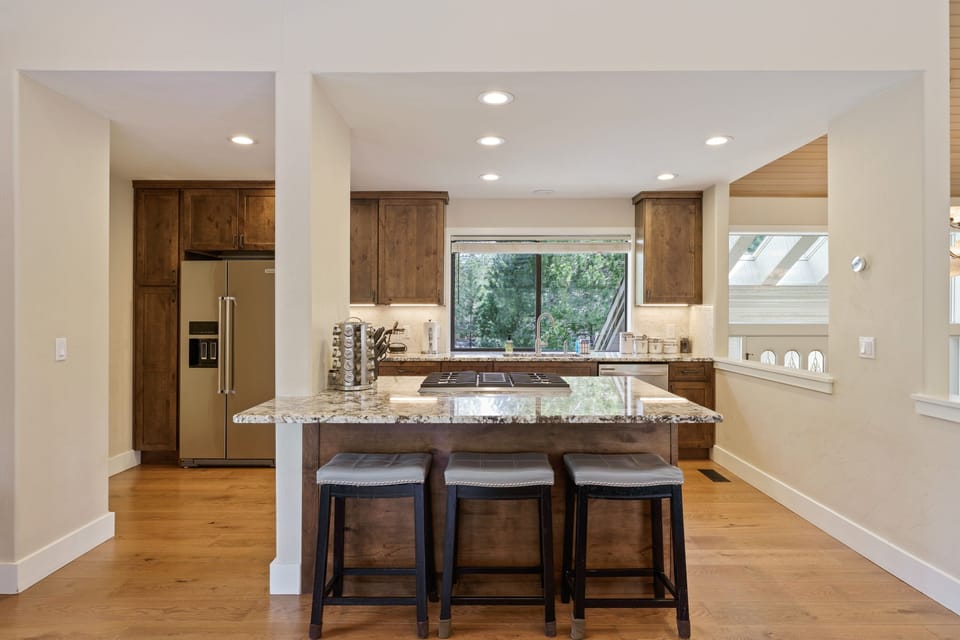 House, 5 Bedrooms | Private kitchen | Fridge, oven, coffee/tea maker, toaster