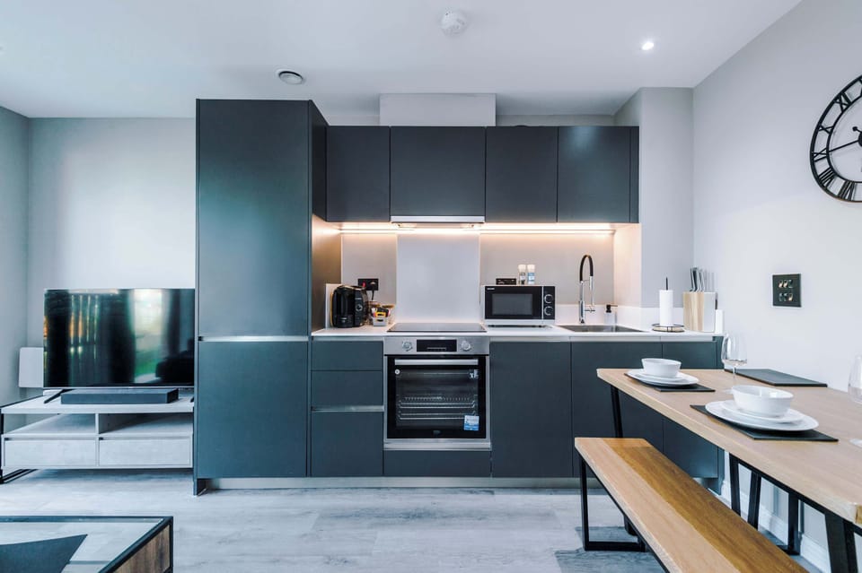 Thoughtfully designed for relaxing and connecting — dine, lounge, and stream in total comfort 🍽️📺🛋️🌿
