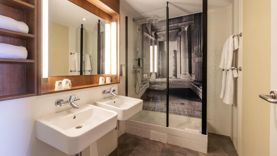 Superior Room, 1 King Bed with Sofa bed | Bathroom | Deep soaking tub, eco-friendly toiletries, hair dryer, towels