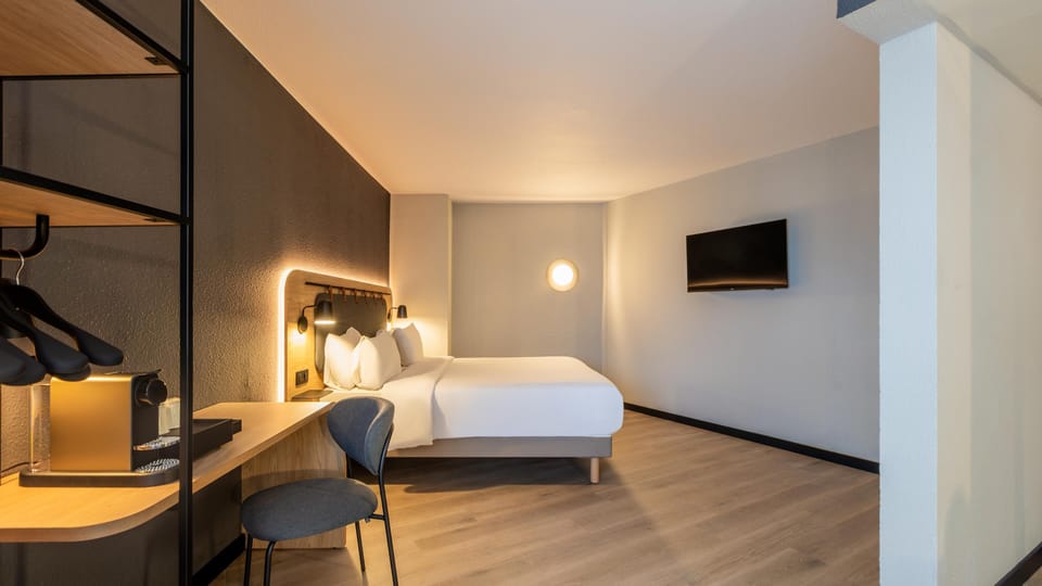 Superior Room, 1 King Bed with Sofa bed | Premium bedding, desk, laptop workspace, blackout drapes