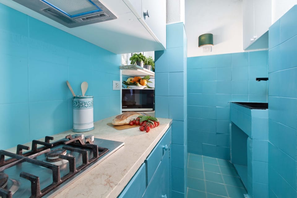 Microwave, coffee/tea maker, electric kettle, toaster