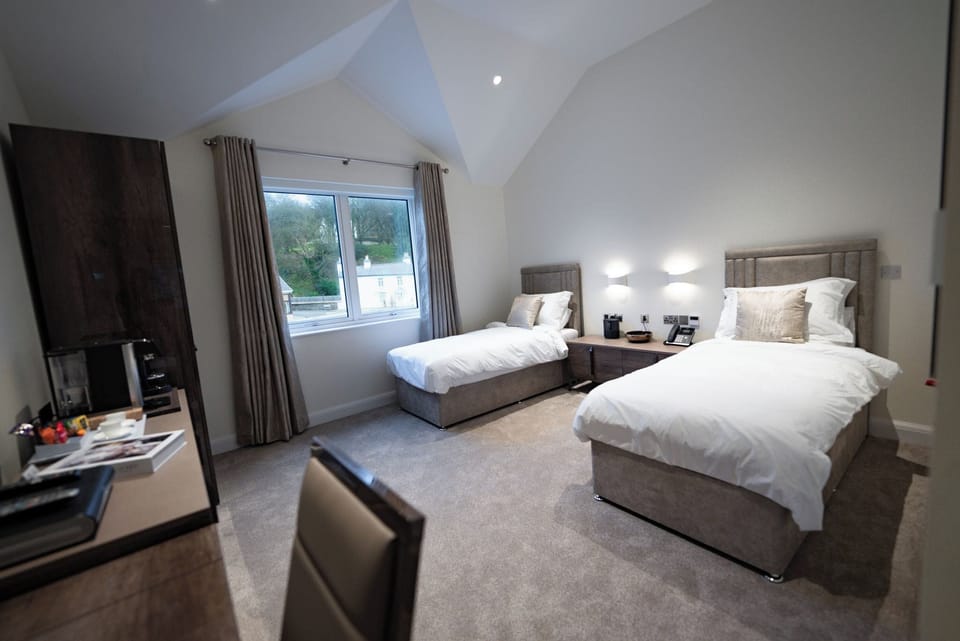 Twin Room | In-room safe, desk, blackout drapes, free WiFi