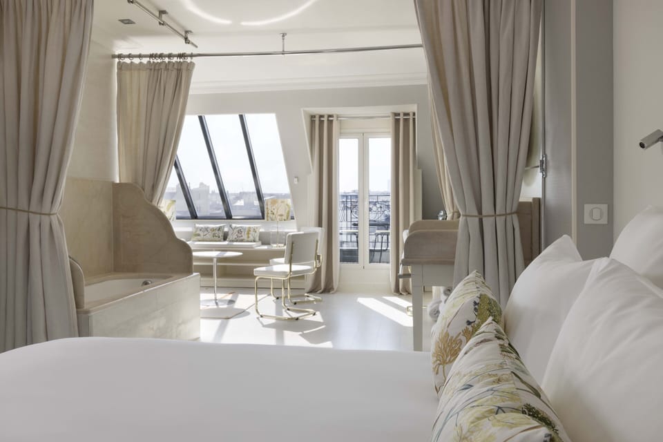 Suite Balcony view Eiffel Tower | Premium bedding, in-room safe, individually decorated, desk