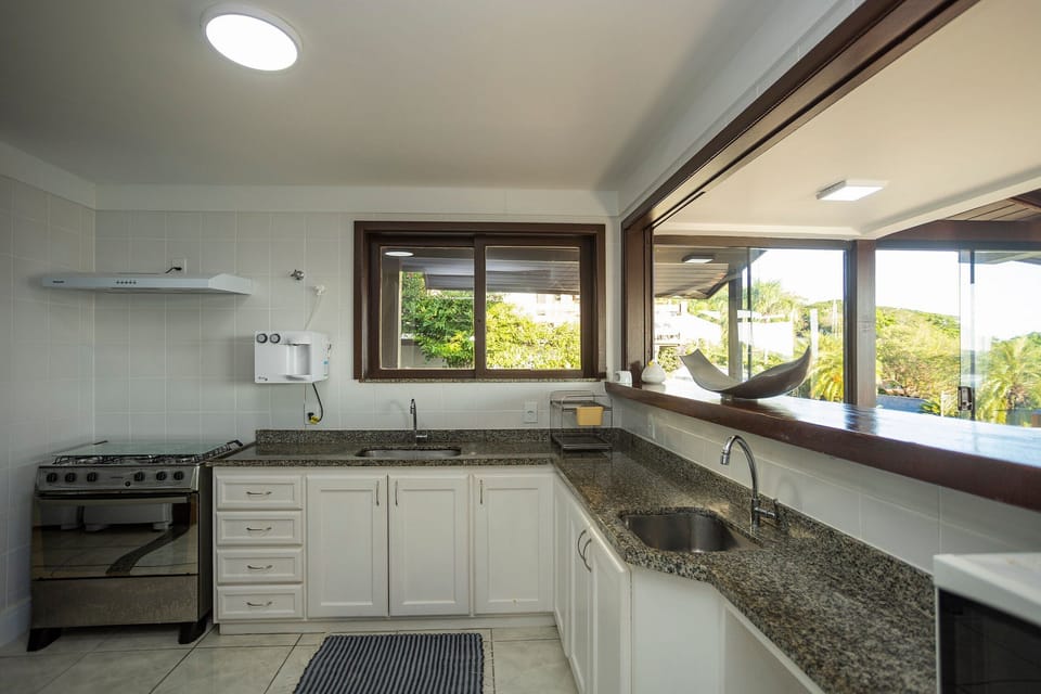 Deluxe Villa | Private kitchen | Fridge, microwave, oven, stovetop
