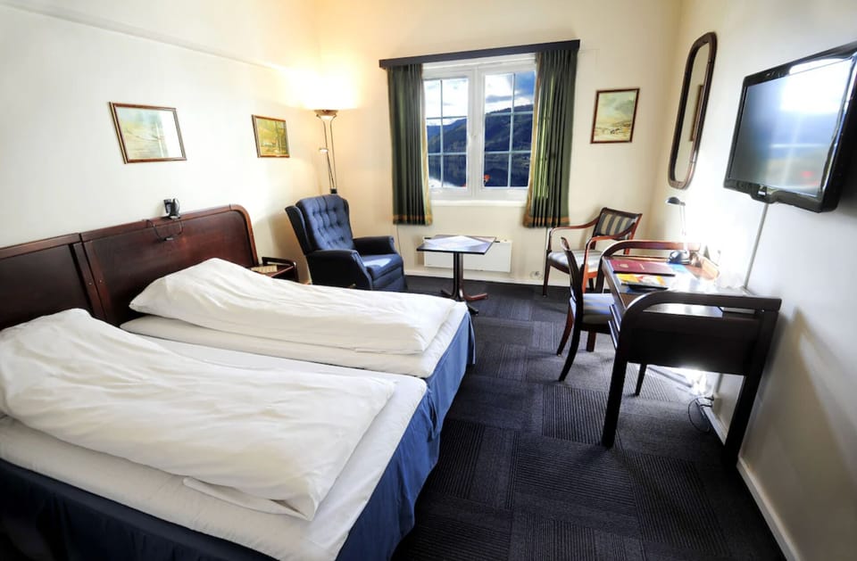 Double Room, Lake View | Desk, laptop workspace, free WiFi, bed sheets