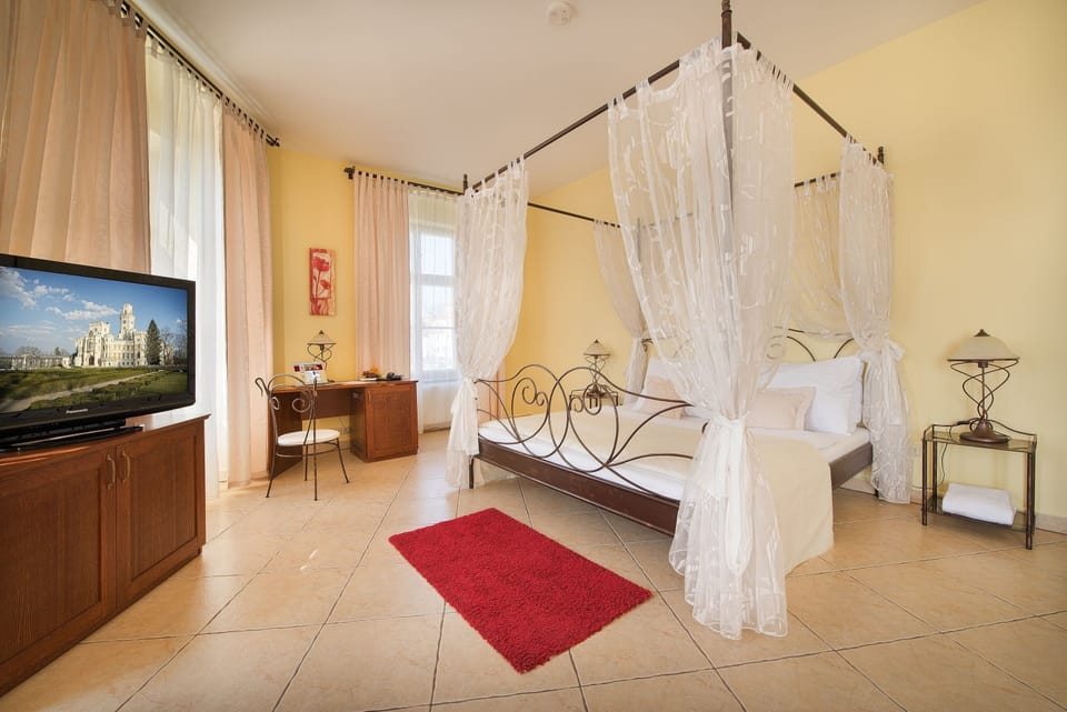 Standard Apartment | In-room safe, desk, free WiFi