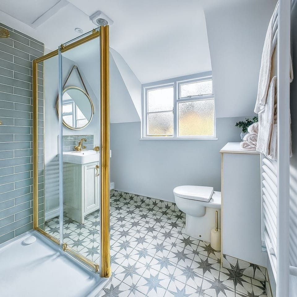 Luxury Double Room | Bathroom | Towels, soap, toilet paper