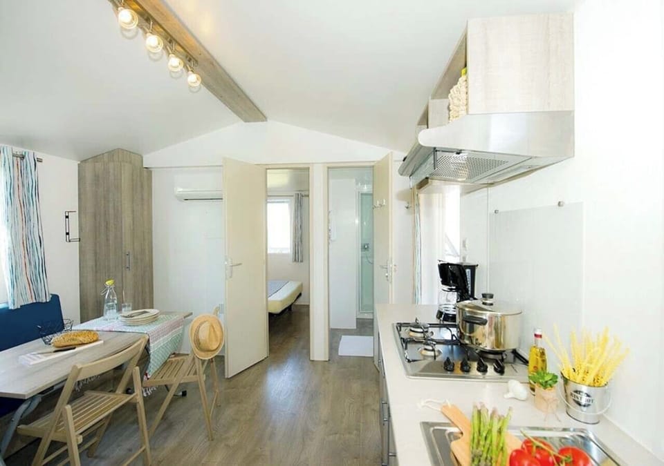 Comfort Mobile Home, 2 Bedrooms | Living area