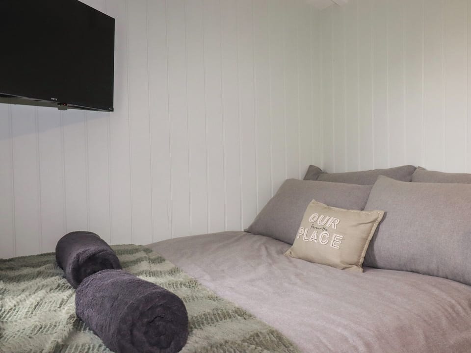 1 bedroom, individually decorated, individually furnished, free WiFi