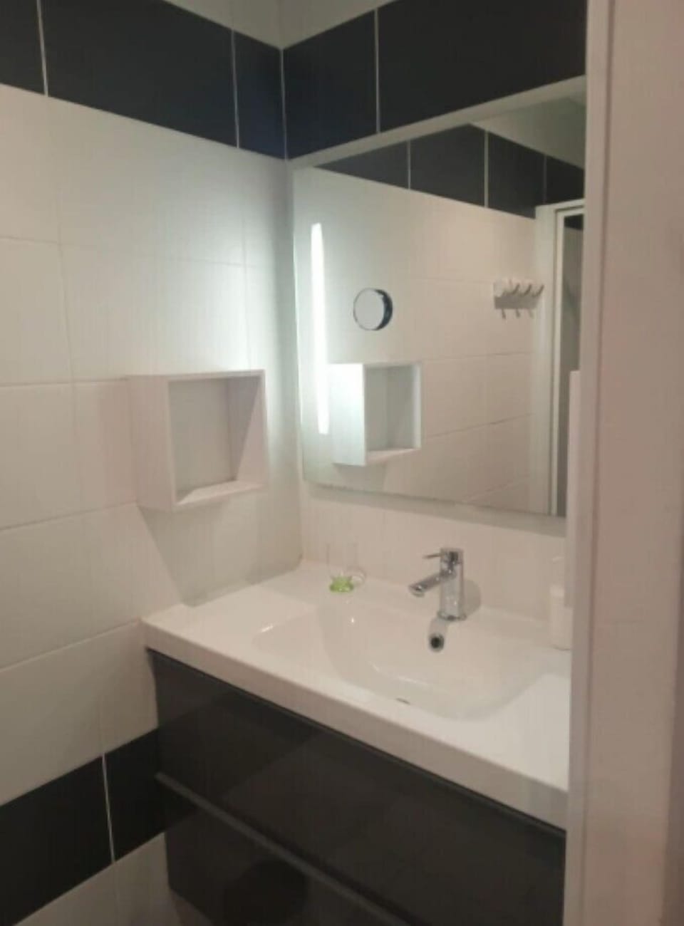 Basic Room, Pool View | Bathroom