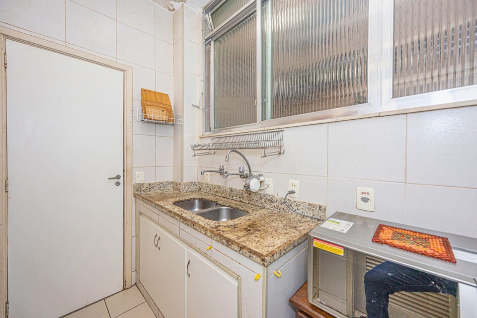 Apartment | Private kitchen | Fridge, microwave, oven, stovetop