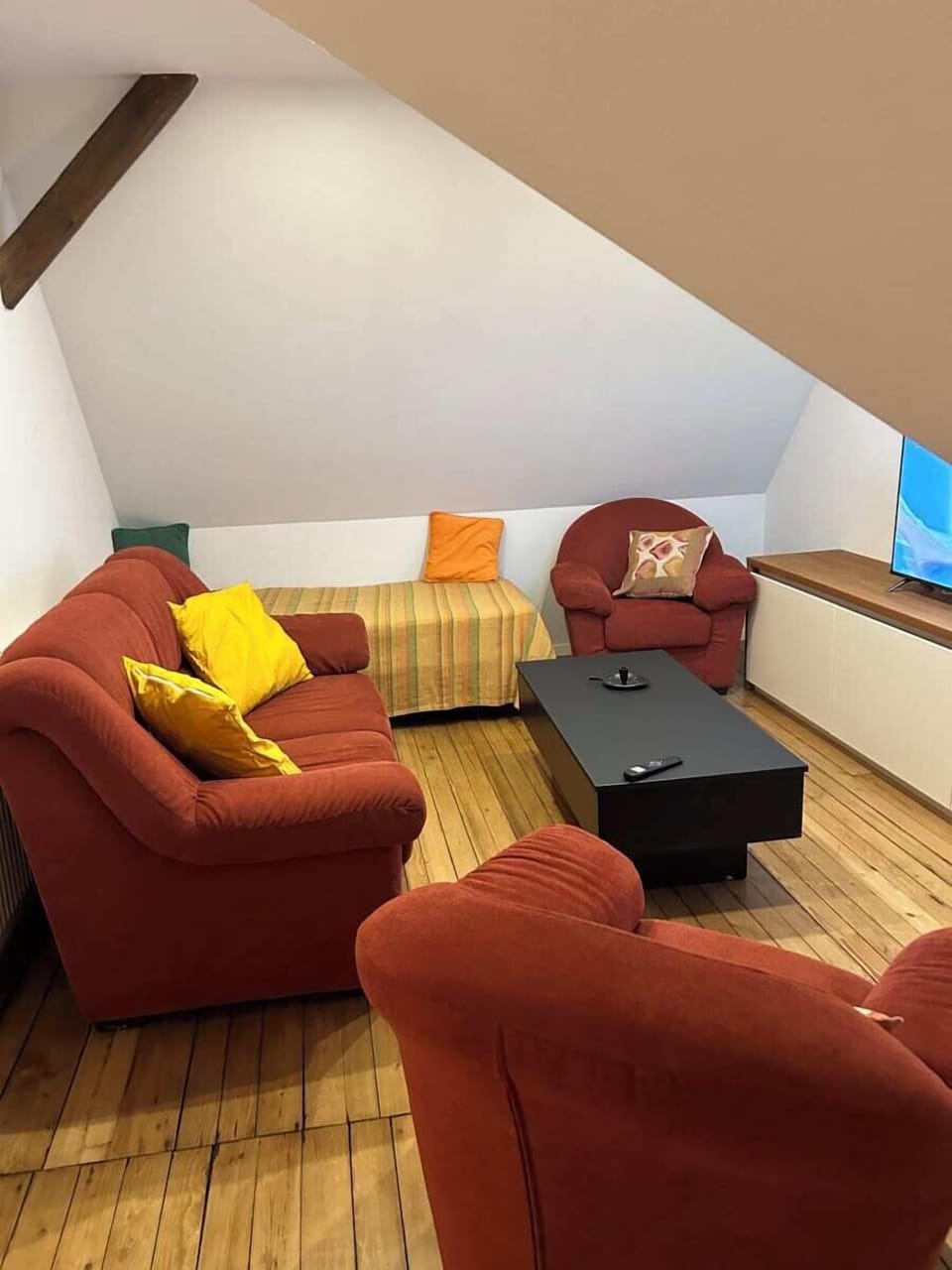 Comfort Suite | Premium bedding, desk, free cribs/infant beds, free WiFi