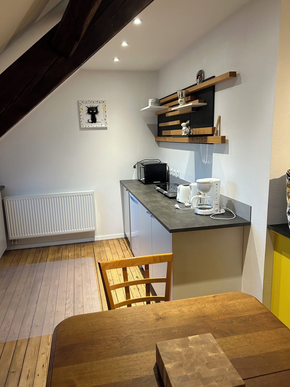 Comfort Suite | Private kitchen | Fridge, microwave, toaster, highchair
