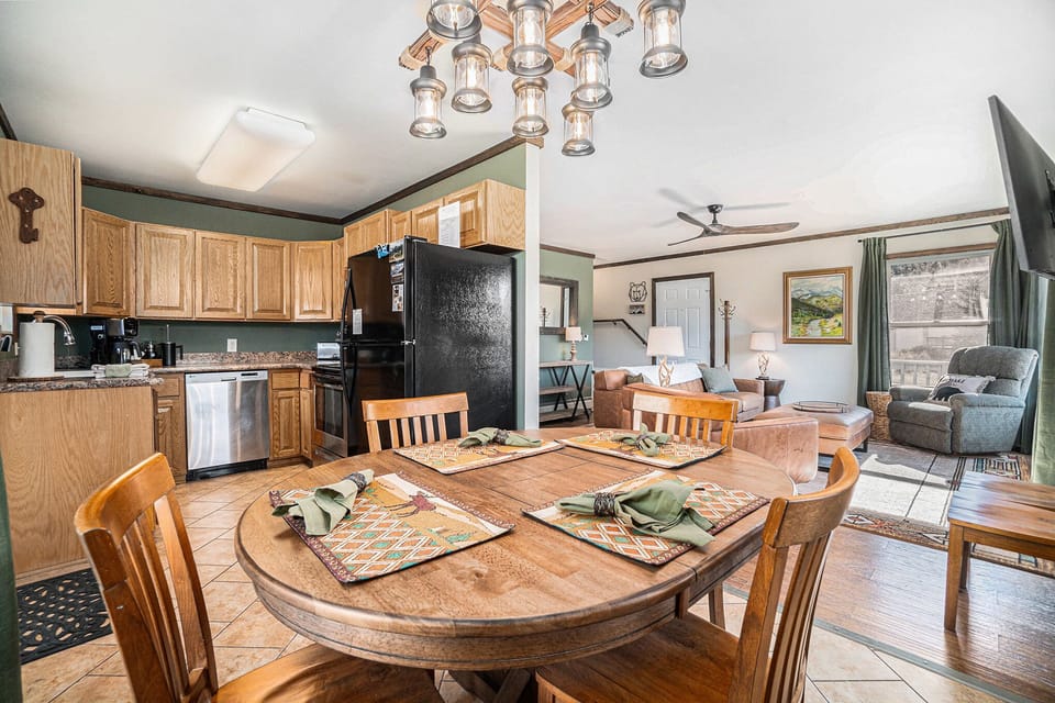 Dining for up to 6